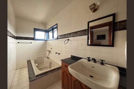 Casa para alugar com 290m², 4 quartos e 1 vagaBanheiro