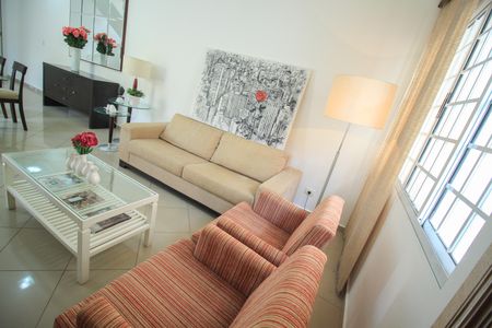 Casa à venda com 127m², 3 quartos e 2 vagas Casa à venda com 127m², 3 quartos e 2 vagasSala