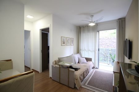 Sala de apartamento para alugar com 2 quartos, 50m² em Pechincha, Rio de Janeiro