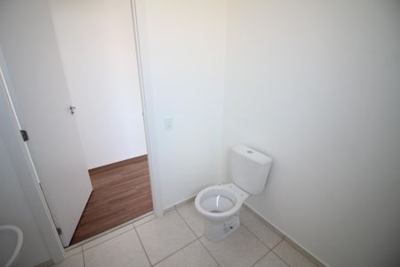 Banheiro de apartamento à venda com 1 quarto, 46m² em Novo Riacho, Contagem