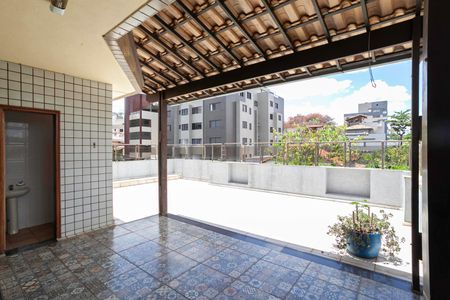 Apartamento à venda com 240m², 4 quartos e 4 vagasCobertura