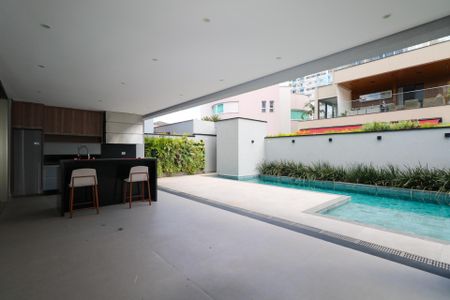 Casa de condomínio à venda com 800m², 5 quartos e 10 vagas Casa de condomínio à venda com 800m², 5 quartos e 10 vagasÁrea Gourmet e Piscina