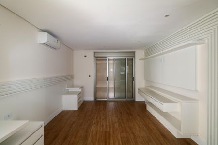 Casa de condomínio à venda com 800m², 5 quartos e 10 vagas Casa de condomínio à venda com 800m², 5 quartos e 10 vagasSuíte 5