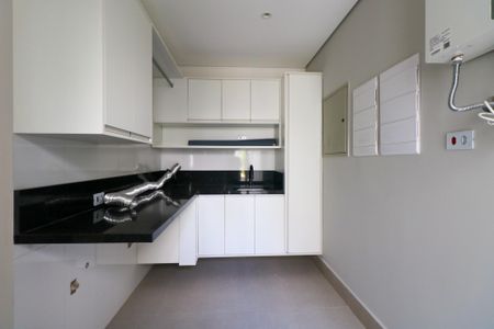 Casa de condomínio à venda com 800m², 5 quartos e 10 vagas Casa de condomínio à venda com 800m², 5 quartos e 10 vagasÁrea de Serviço