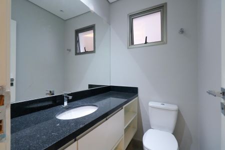 Casa de condomínio à venda com 800m², 5 quartos e 10 vagas Casa de condomínio à venda com 800m², 5 quartos e 10 vagasBanheiro da Garagem