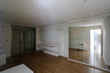 Casa de condomínio à venda com 800m², 5 quartos e 10 vagas Casa de condomínio à venda com 800m², 5 quartos e 10 vagasSuíte 5