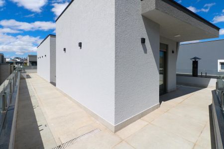 Casa de condomínio à venda com 800m², 5 quartos e 10 vagas Casa de condomínio à venda com 800m², 5 quartos e 10 vagasVaranda da Suíte 1 e 2