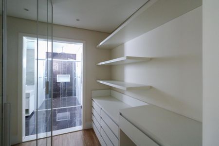 Casa de condomínio à venda com 800m², 5 quartos e 10 vagas Casa de condomínio à venda com 800m², 5 quartos e 10 vagasCloset da Suíte 5