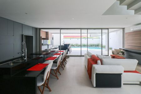 Casa de condomínio à venda com 800m², 5 quartos e 10 vagas Casa de condomínio à venda com 800m², 5 quartos e 10 vagasCozinha e Sala