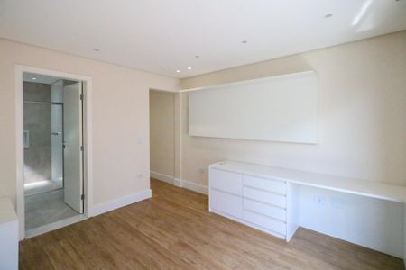 Casa de condomínio à venda com 800m², 5 quartos e 10 vagas Casa de condomínio à venda com 800m², 5 quartos e 10 vagasSuíte 4