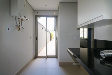 Casa de condomínio à venda com 800m², 5 quartos e 10 vagas Casa de condomínio à venda com 800m², 5 quartos e 10 vagasÁrea de Serviço