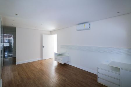 Casa de condomínio à venda com 800m², 5 quartos e 10 vagas Casa de condomínio à venda com 800m², 5 quartos e 10 vagasSuíte 5