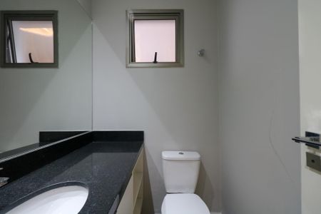 Casa de condomínio à venda com 800m², 5 quartos e 10 vagas Casa de condomínio à venda com 800m², 5 quartos e 10 vagasBanheiro da Garagem