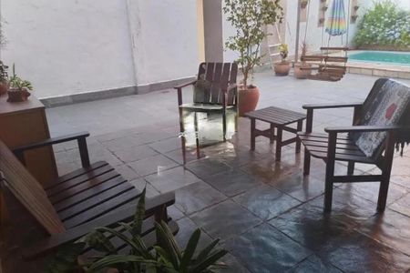 Casa de condomínio à venda com 300m², 4 quartos e 3 vagas