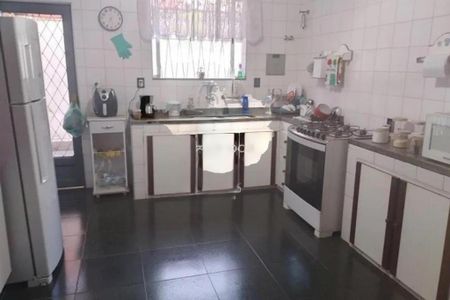 Casa de condomínio à venda com 300m², 4 quartos e 3 vagas