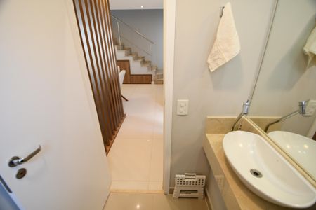 Casa de condomínio à venda com 167m², 3 quartos e 2 vagasLavabo