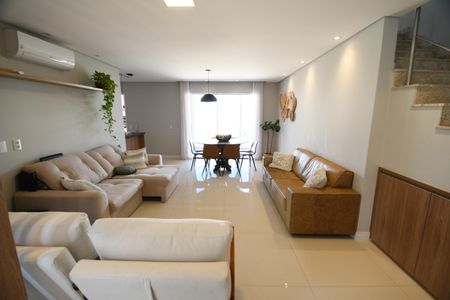Sala de casa de condomínio à venda com 3 quartos, 167m² em Parque Xangrilá, Campinas