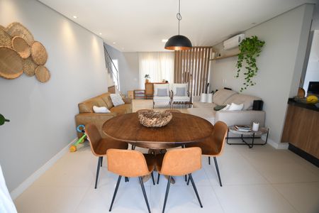 Casa de condomínio à venda com 167m², 3 quartos e 2 vagasSala