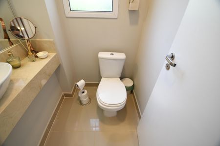 Casa de condomínio à venda com 167m², 3 quartos e 2 vagasLavabo