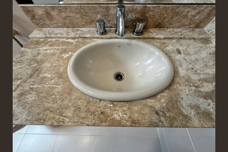 Apartamento para alugar com 182m², 3 quartos e 2 vagasSuíte 1 - Banheiro