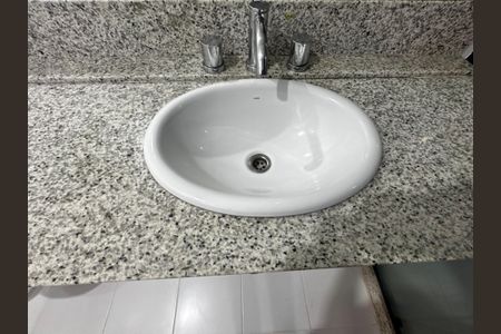 Apartamento para alugar com 182m², 3 quartos e 2 vagasSuíte 3 - Banheiro