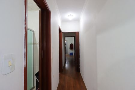 Casa à venda com 119m², 2 quartos e 2 vagasCorredor interno