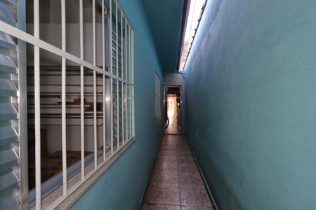 Casa à venda com 119m², 2 quartos e 2 vagasCorredor externo