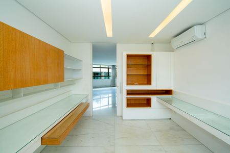 Apartamento à venda com 705m², 5 quartos e 6 vagasESCRITORIO