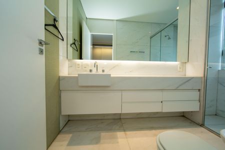 Apartamento à venda com 705m², 5 quartos e 6 vagasBANHEIRO2