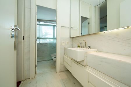 Apartamento à venda com 705m², 5 quartos e 6 vagasBANHEIRO4