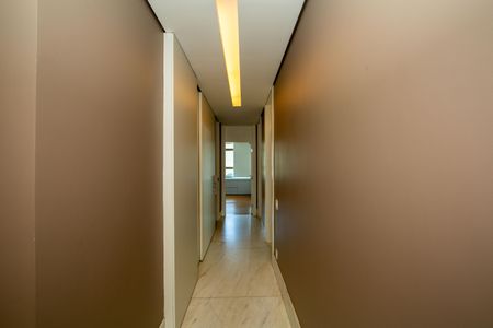 Apartamento à venda com 705m², 5 quartos e 6 vagasCORREDOR