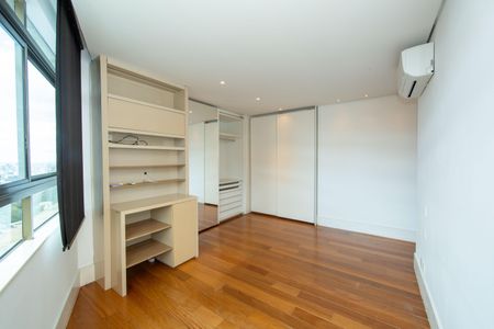 Apartamento à venda com 705m², 5 quartos e 6 vagasQUARTO3