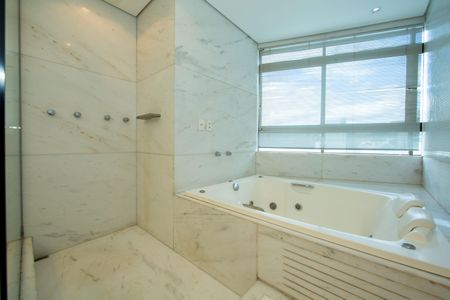 Apartamento à venda com 705m², 5 quartos e 6 vagasBANHEIRO3