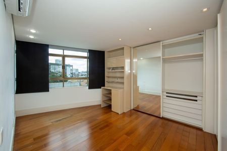 Apartamento à venda com 705m², 5 quartos e 6 vagasQUARTO3
