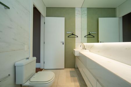 Apartamento à venda com 705m², 5 quartos e 6 vagasBANHEIRO2