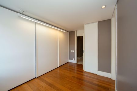 Apartamento à venda com 705m², 5 quartos e 6 vagasQUARTO1