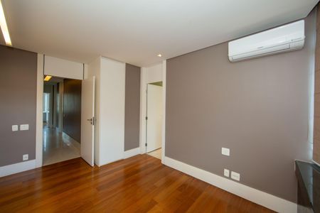Apartamento à venda com 705m², 5 quartos e 6 vagasQUARTO1