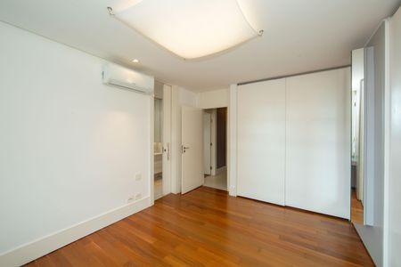 Apartamento à venda com 705m², 5 quartos e 6 vagasQUARTO4