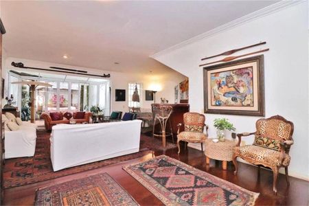 Casa à venda com 3 quartos, 334m² em Vila Nova Conceição, São Paulo