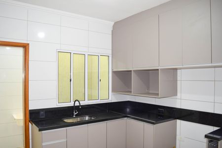 Cozinha de casa de condomínio à venda com 2 quartos, 69m² em Vila Carrão, São Paulo