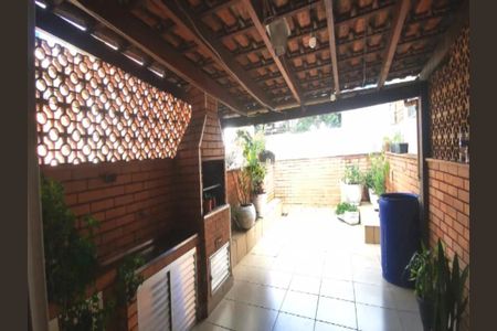 Casa à venda com 2 quartos, 130m² em Cambuci, São Paulo