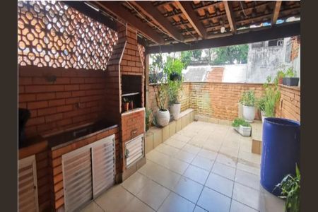 Casa à venda com 2 quartos, 130m² em Cambuci, São Paulo