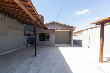 Casa para alugar com 280m², 2 quartos e 2 vagas Casa para alugar com 280m², 2 quartos e 2 vagasÁrea Externa