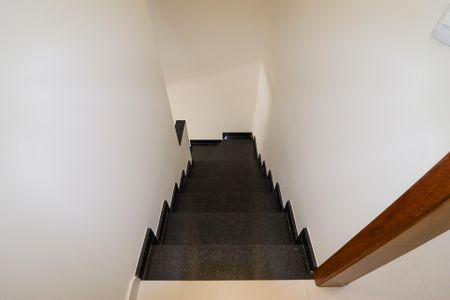 Casa à venda com 144m², 3 quartos e 2 vagasEscada