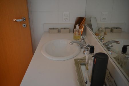 Apartamento à venda com 100m², 3 quartos e 2 vagasBanheiro da Suíte