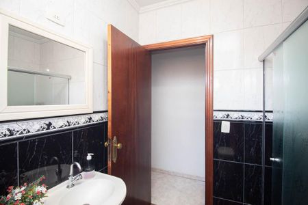 Casa à venda com 247m², 4 quartos e 6 vagas Casa à venda com 247m², 4 quartos e 6 vagasBanheiro da Suíte