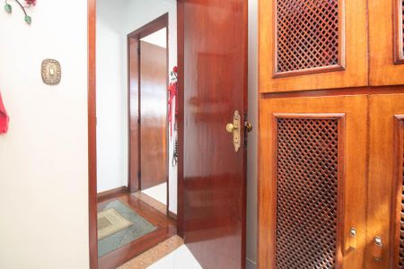 Casa à venda com 247m², 4 quartos e 6 vagas Casa à venda com 247m², 4 quartos e 6 vagasLavabo