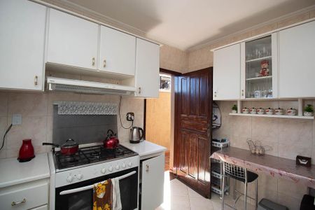 Casa à venda com 247m², 4 quartos e 6 vagas Casa à venda com 247m², 4 quartos e 6 vagasCozinha