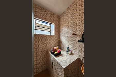 Casa à venda com 188m², 2 quartos e 2 vagasBanheiro 