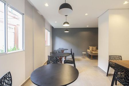 Apartamento para alugar com 28m², 1 quarto e sem vagaCondomínio - Salão de Festas 